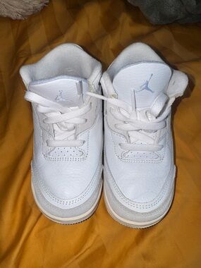 Jordan Kids White Low-Top Sneakers with Subtle Silver Jumpman